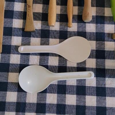 Lot 272: Kitchen Utensils Lot 