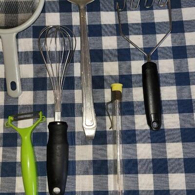 Lot 272: Kitchen Utensils Lot 