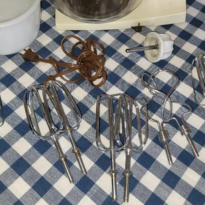 Lot 274: Vintage Sunbeam Mixer, 2 Bowls, 4 Sets of Beaters
