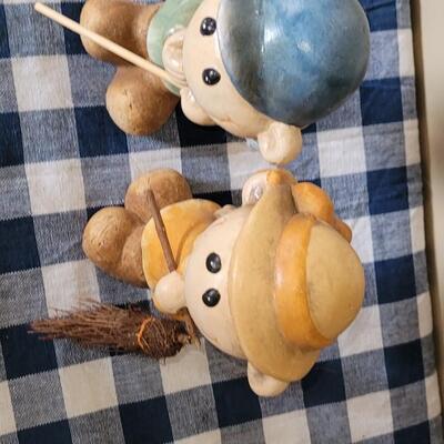 Lot 277: Vintage Ceramic Autumn Couple (Broom is broken)