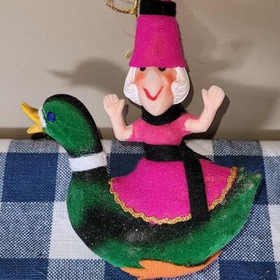 Lot 279: Ornament Lot