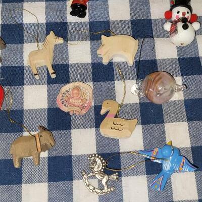 Lot 281: Vintage Ornaments Lot
