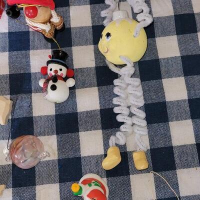 Lot 281: Vintage Ornaments Lot