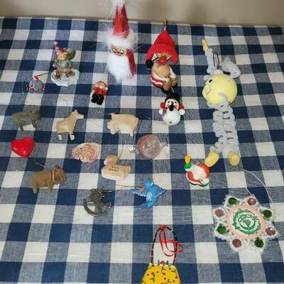 Lot 281: Vintage Ornaments Lot