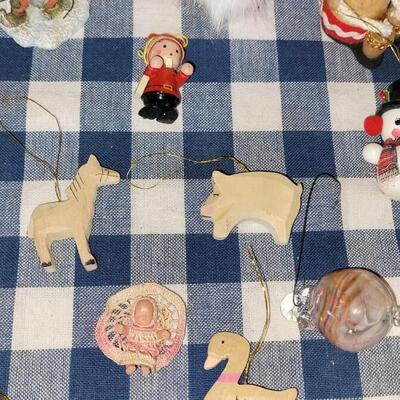 Lot 281: Vintage Ornaments Lot