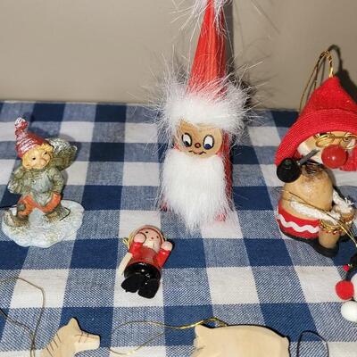 Lot 281: Vintage Ornaments Lot