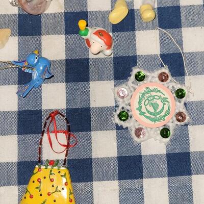 Lot 281: Vintage Ornaments Lot