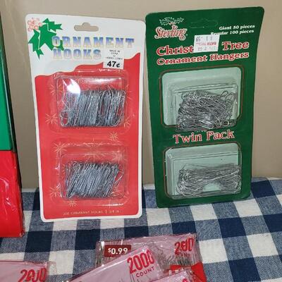 Lot 282: Icicles and Ornament Hooks Lot