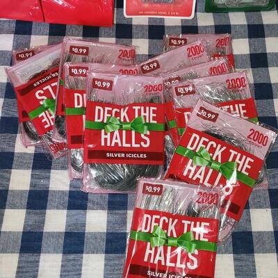 Lot 282: Icicles and Ornament Hooks Lot
