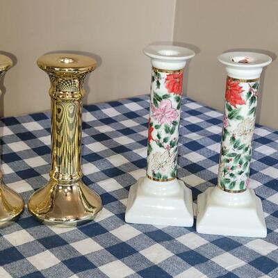 Lot 286: Gold & Christmas Candleholders