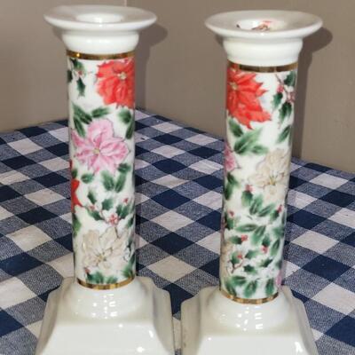 Lot 286: Gold & Christmas Candleholders