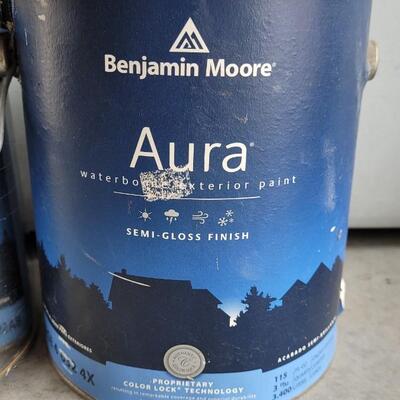 Lot 302: Benjamin Moore 2 Gallons of Paint