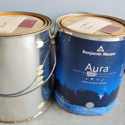 Lot 302: Benjamin Moore 2 Gallons of Paint