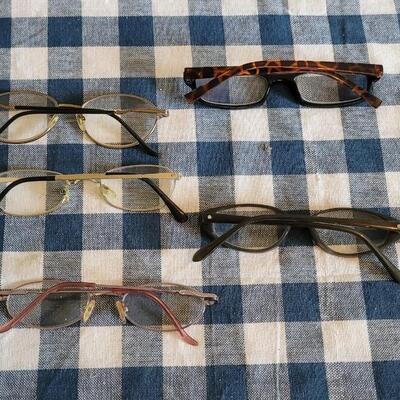 Lot 317: Readers Lot