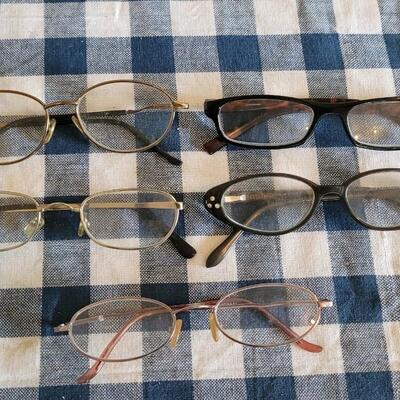 Lot 317: Readers Lot