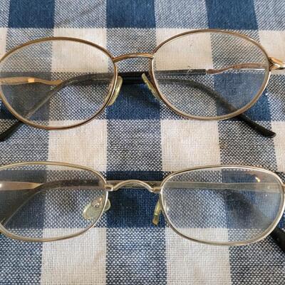 Lot 317: Readers Lot