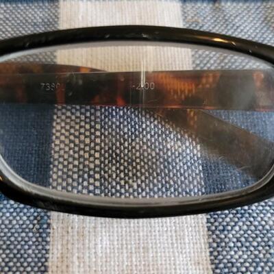 Lot 317: Readers Lot