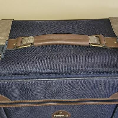 Lot 330: Samsonite Rolling Suitcase 