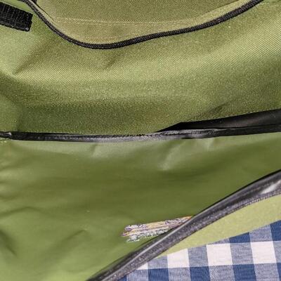 Lot 331: Large Rolling Travel Gear Tote