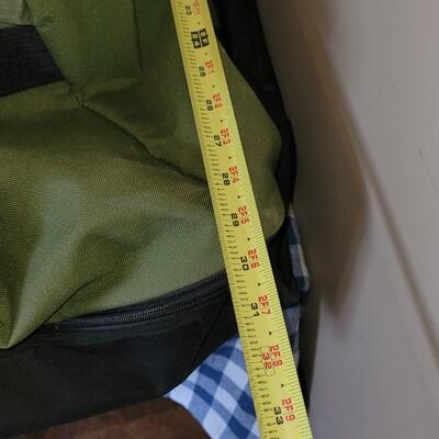 Lot 331: Large Rolling Travel Gear Tote