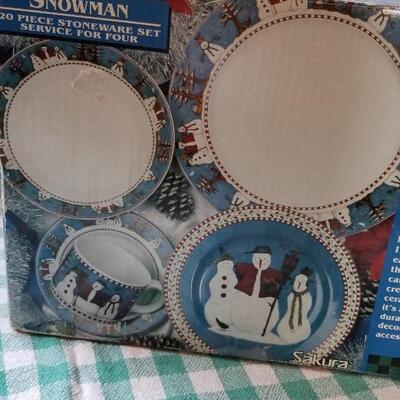 Lot 342: Debbie Mumm Christmas Dishes