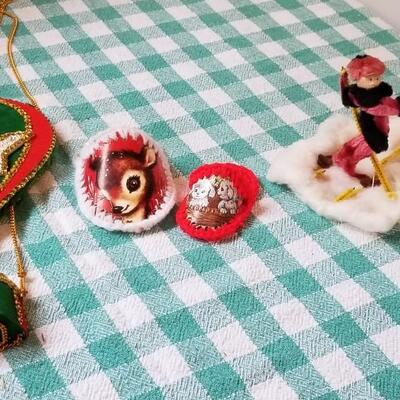Lot 346: Vintage Christmas Slippers, Joy Air Balloon & Skier