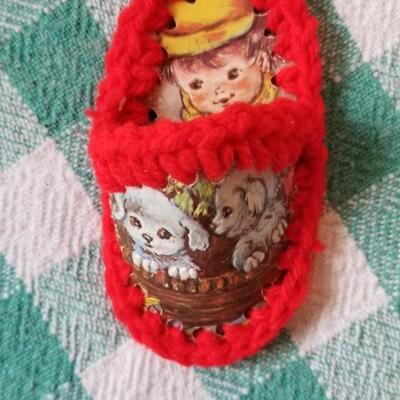 Lot 346: Vintage Christmas Slippers, Joy Air Balloon & Skier