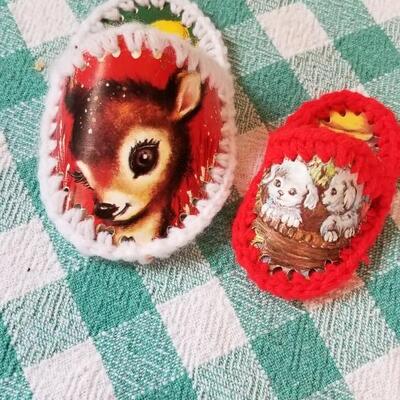 Lot 346: Vintage Christmas Slippers, Joy Air Balloon & Skier