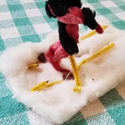 Lot 346: Vintage Christmas Slippers, Joy Air Balloon & Skier