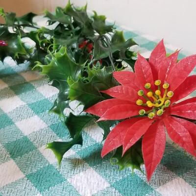 Lot 349: Vintage Poinsettias Lights 