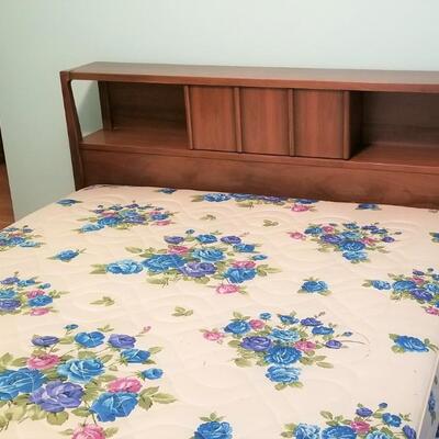 Lot #211  Mid Century Modern Full/Double Bed - American of Martinsville