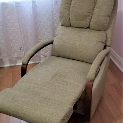 Lot #214  Lazy Boy Recliner - Perfect for Care Giver