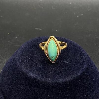 18k Yellow Gold Pale Green Turquoise Vintage Ring