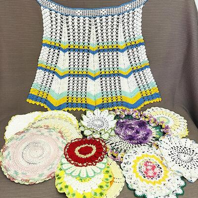 Lot 11 Collection Vintage Crochet Items 22 pcs Apron Doilies Hot Pads