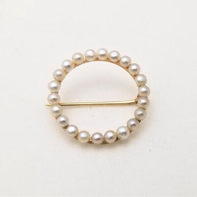 Lot #246   Sweet 14kt Yellow Gold Circle Pin set with Cultured Pearls