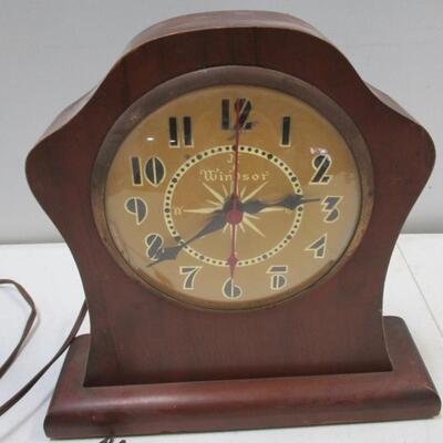 Lot 2 - Windsor Gibraltar Clock 