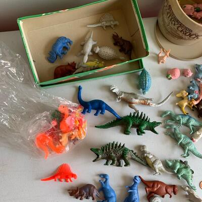 #138 Dinosaurs & Animal Small Toys
