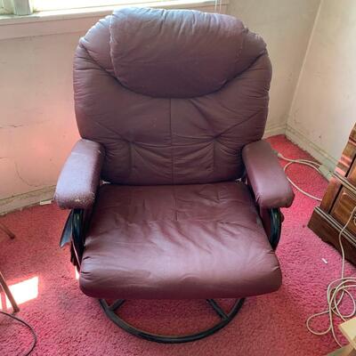 #146 Spinning Cushioned Chair