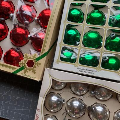 #195 Red, Green & Silver Christmas Bulbs