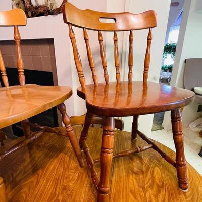 Lot 52 Vintage Kitchen Table with 6 Chairs Maple Traditional