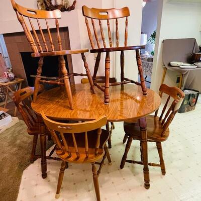 Lot 52 Vintage Kitchen Table with 6 Chairs Maple Traditional