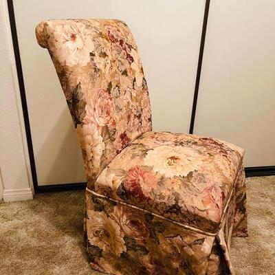 Lot 61 Pair 2 Upholstered Chairs Slipper Floral Fabric