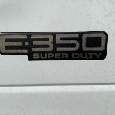 LOT#10G: 2000 Ford E350 Super Duty w/Four Winds Camper
