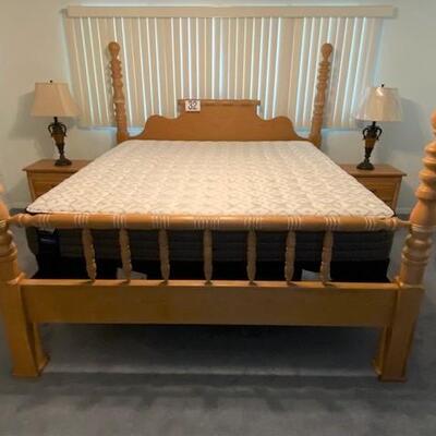 LOT#32MB: 7-Piece Light Wood Coastal Style King Bedroom Set