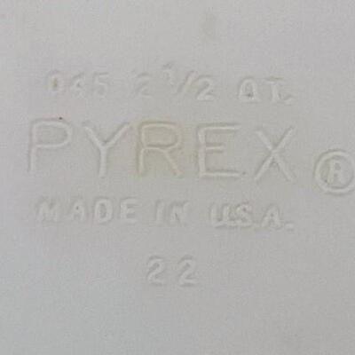 LOT#62L2: Vintage Pyrex Casserole 