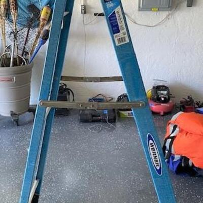 LOT#95G: Werner 6' Fiberglass Ladder