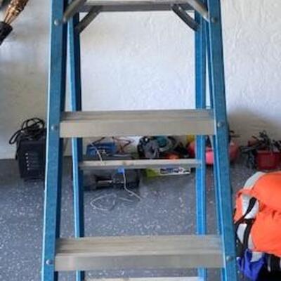 LOT#95G: Werner 6' Fiberglass Ladder
