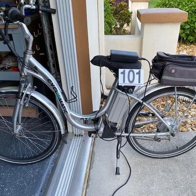 LOT#101G: Cyclamatic Electric Ladies Bicycle