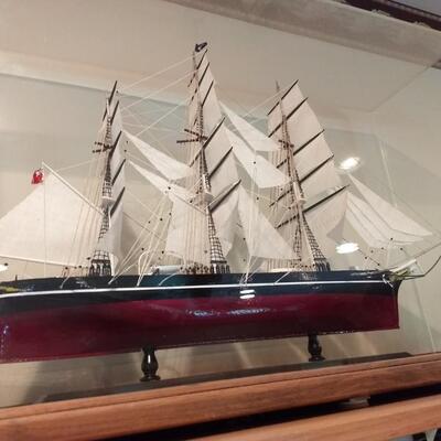 Large Hand Crafted Model of Cutty Sark inside Acrylic Display Case 29
