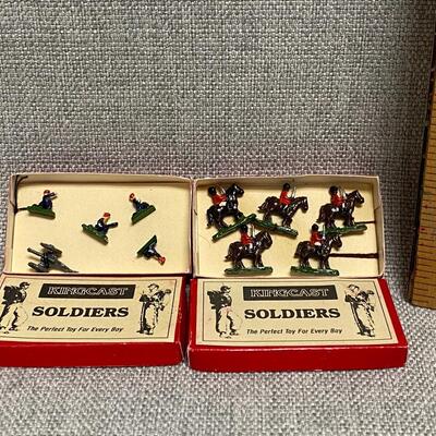 Set of Dollhouse Miniatures Kingcast Soldiers 